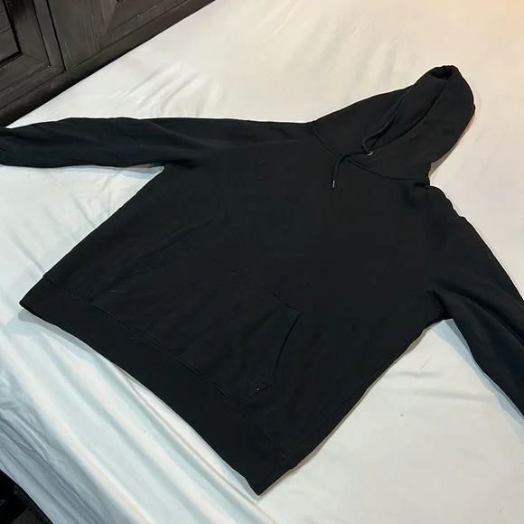 4 sweaters in bundle - Picture 9 of 10